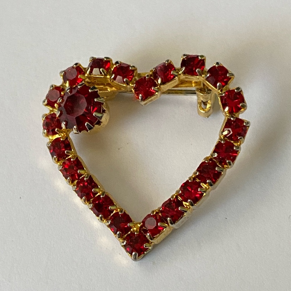Vintage Red Glass Rhinestone Heart Shaped Brooch / Pin
